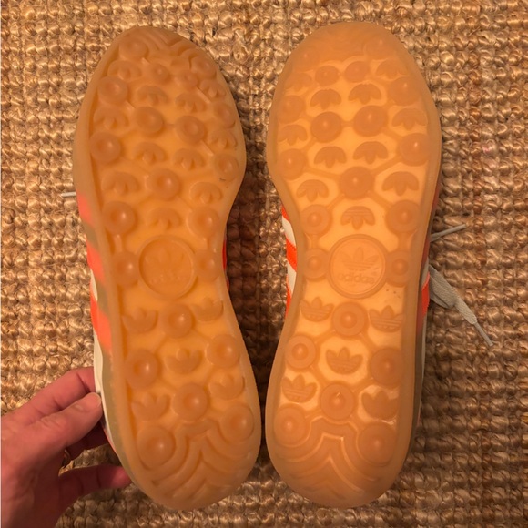 Brand new Adidas Gazelle Linen Green Solar Orange. Men’s size 9 women’s 10.5. - Picture 3 of 6